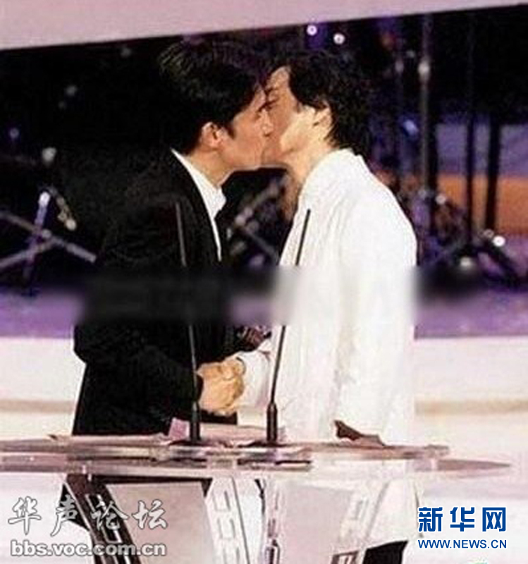 黃曉明“斷背” 初吻余文樂(lè) 盤(pán)點(diǎn)明星男男激吻照