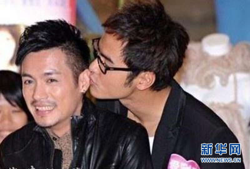 黃曉明“斷背” 初吻余文樂 盤點(diǎn)明星男男激吻照