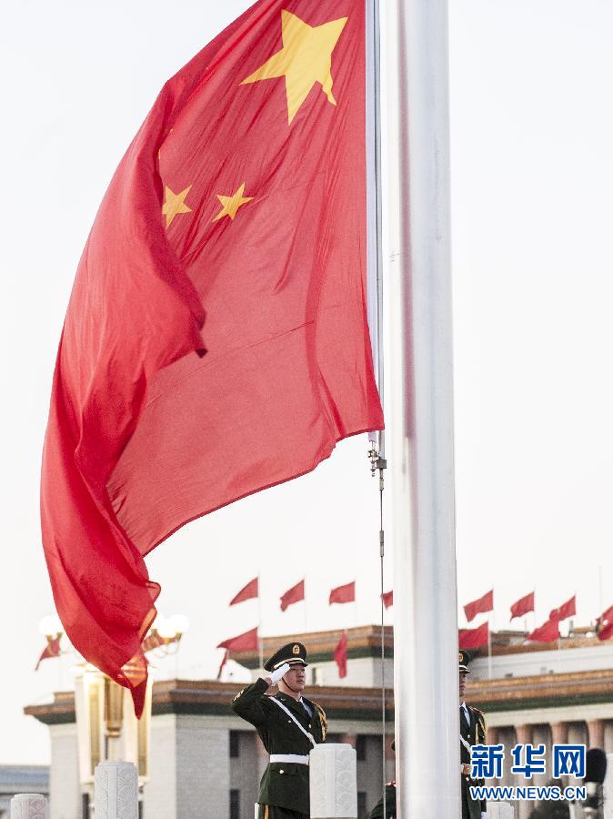 北京：兩萬(wàn)余名群眾觀看元旦升旗儀式