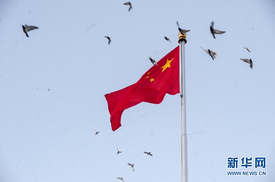 北京：兩萬(wàn)余名群眾觀看元旦升旗儀式