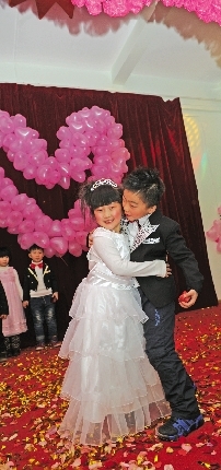 幼兒園舉辦“集體婚禮”園長稱利于性心理健康發(fā)展