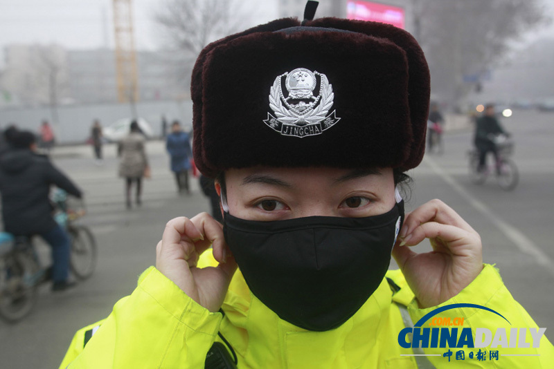 濟(jì)南交警佩戴口罩執(zhí)勤 全國尚屬首例