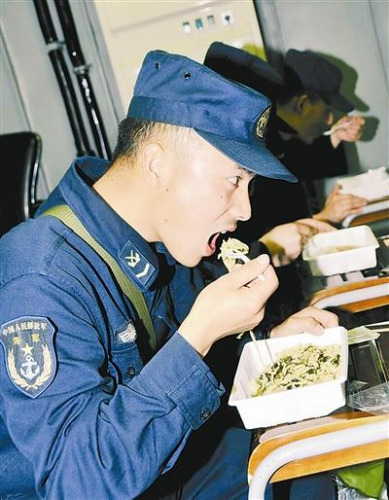 春節(jié)期間三軍強化戰(zhàn)備演訓(xùn) 海監(jiān)繼續(xù)巡航海疆