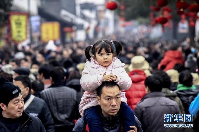 春節(jié)長假各地景區(qū)迎人潮