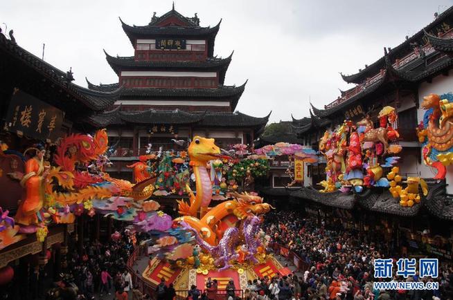 春節(jié)長假各地景區(qū)迎人潮