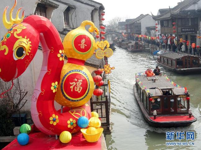 春節(jié)長(zhǎng)假各地景區(qū)迎人潮