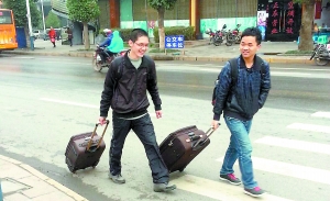 各地學(xué)生迎新學(xué)期 曬特色開(kāi)學(xué)Style 另類寒假作業(yè)