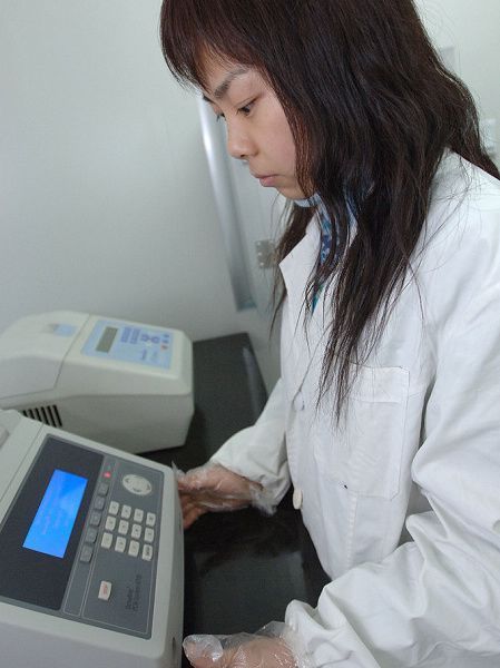 婚姻脆弱催熱親子鑒定 滴血認(rèn)親一再上演
