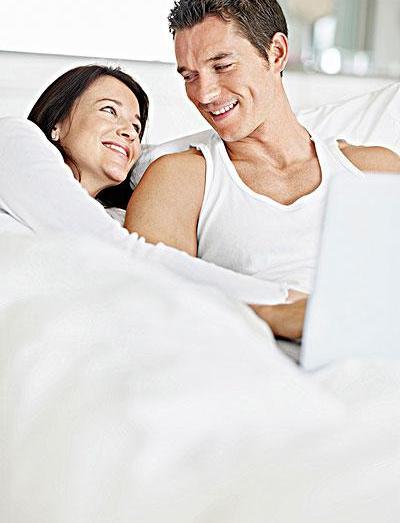 養(yǎng)生：哪種的睡姿的夫妻“最般配”？
