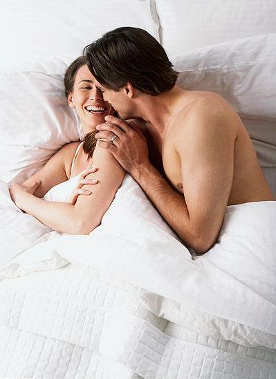 養(yǎng)生：哪種的睡姿的夫妻“最般配”？