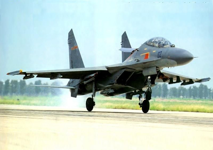 高清組圖：中國(guó)空軍蘇-27UBK型戰(zhàn)斗教練機(jī)