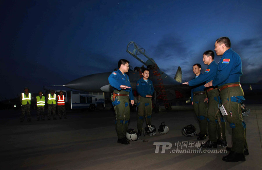 高清組圖：中國(guó)空軍蘇-27UBK型戰(zhàn)斗教練機(jī)