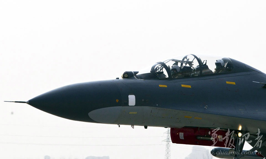 高清組圖：中國(guó)空軍蘇-27UBK型戰(zhàn)斗教練機(jī)