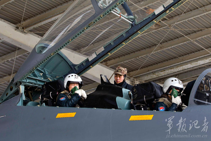 高清組圖：中國空軍蘇-27UBK型戰(zhàn)斗教練機