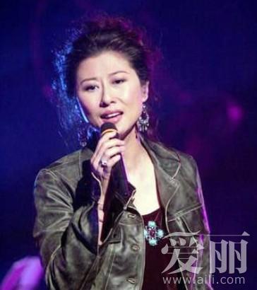 曝劉曉慶等女星無(wú)親生子女真相