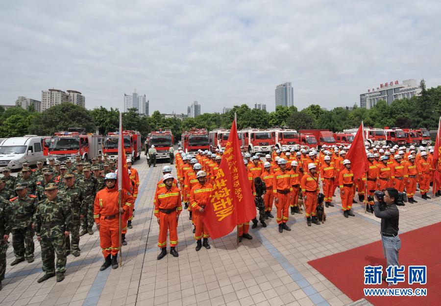 軍隊、消防、醫(yī)療等部門迅速馳援雅安受災(zāi)區(qū)