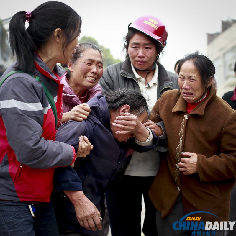 中國日?qǐng)?bào)聚焦蘆山地震之傷痛篇