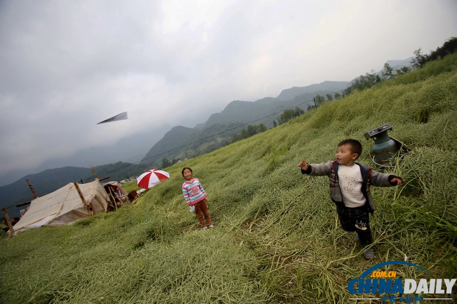 中國(guó)日?qǐng)?bào)聚焦蘆山地震之堅(jiān)守篇