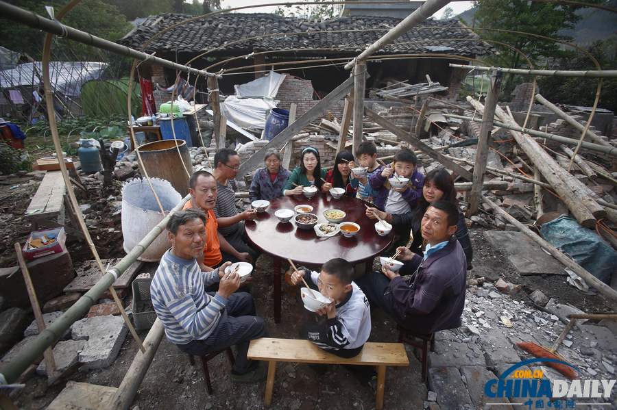蘆山地震災(zāi)后現(xiàn)場見聞：家宴