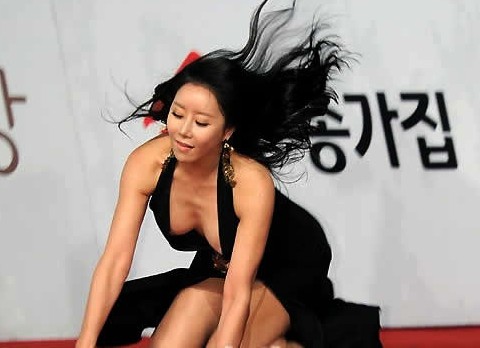 難堪！都是高跟鞋惹的禍