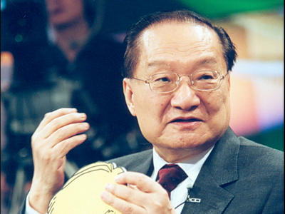 金庸在北大攻讀博士被證實 學(xué)生為其畢業(yè)證蓋章