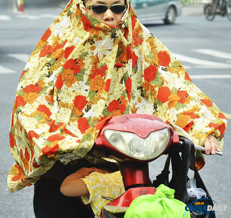 中國(guó)日?qǐng)?bào)聚焦全國(guó)多地高溫天氣