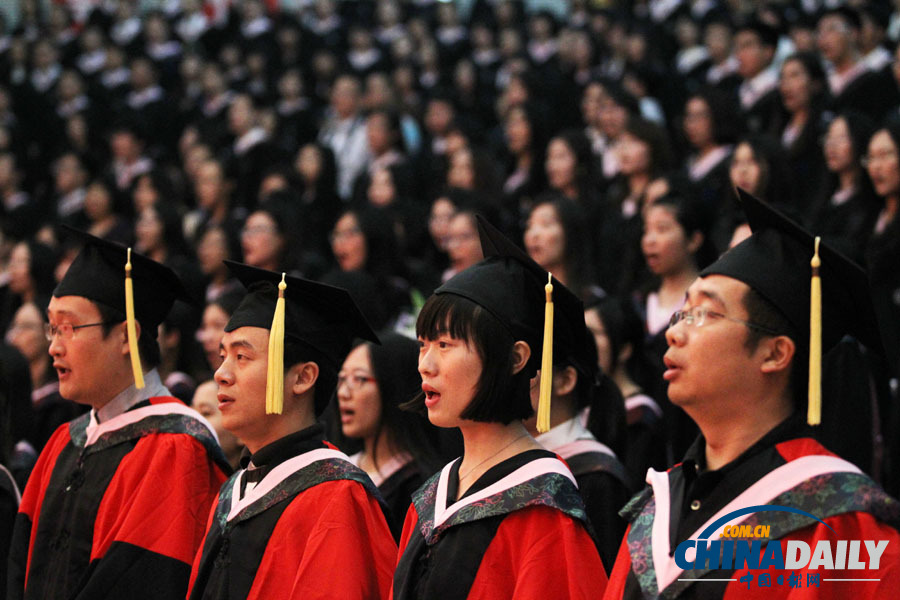 現場直擊：對外經貿大學舉行2013屆畢業(yè)典禮