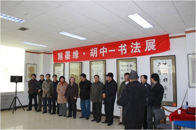 北京人文大學(xué)出了個天才書法家：胡中一