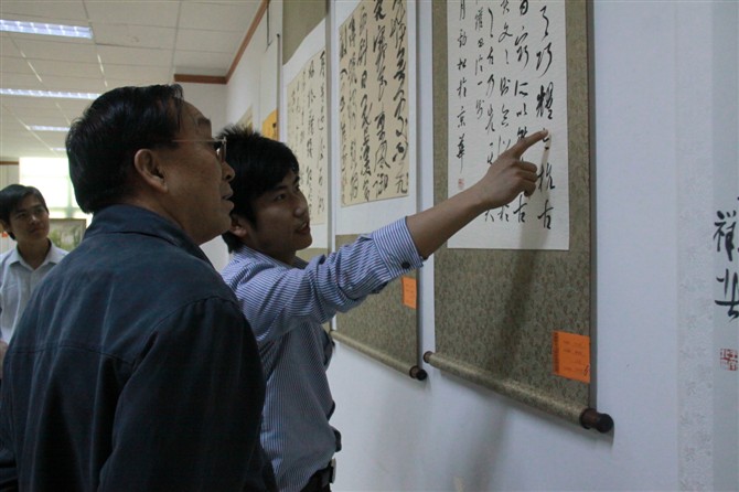 北京人文大學(xué)出了個天才書法家：胡中一