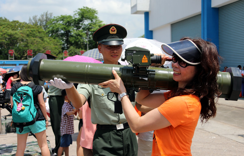 高清：駐港部隊(duì)舉行“軍營(yíng)開(kāi)放日”活動(dòng)