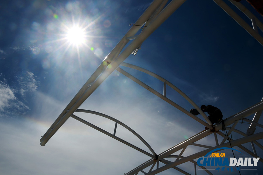 江西九江：烈日下的建設(shè)者