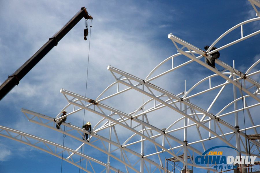 江西九江：烈日下的建設(shè)者