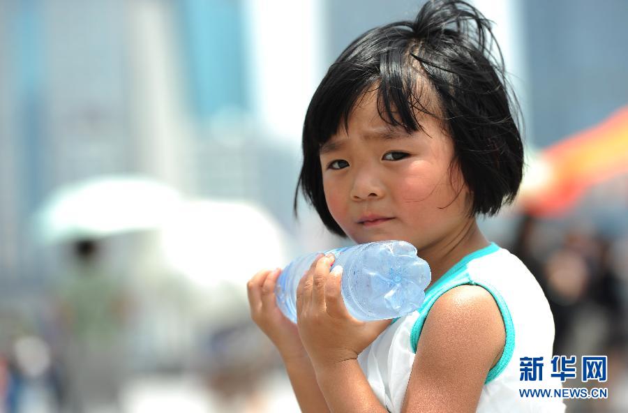 高溫藍(lán)色預(yù)警：中東部今日持續(xù)35℃以上