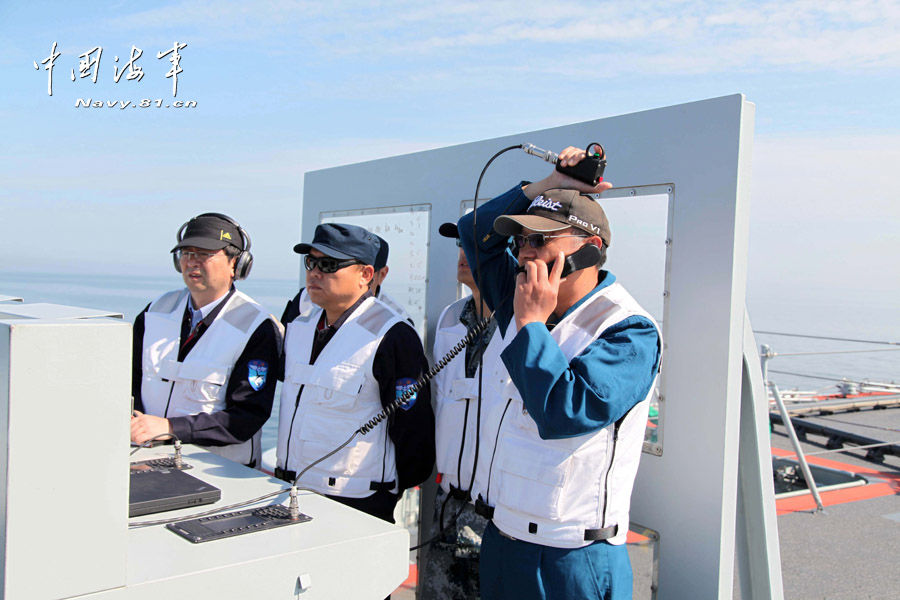 我航母出海試驗(yàn)訓(xùn)練25天后返港 殲—15完成首次駐艦飛行