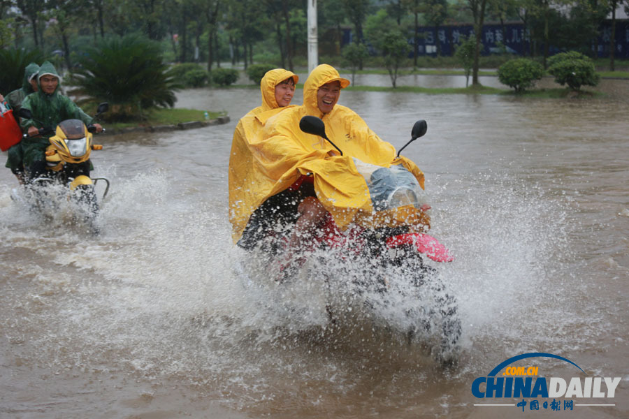 中國(guó)日?qǐng)?bào)聚焦全國(guó)各地頻現(xiàn)暴雨