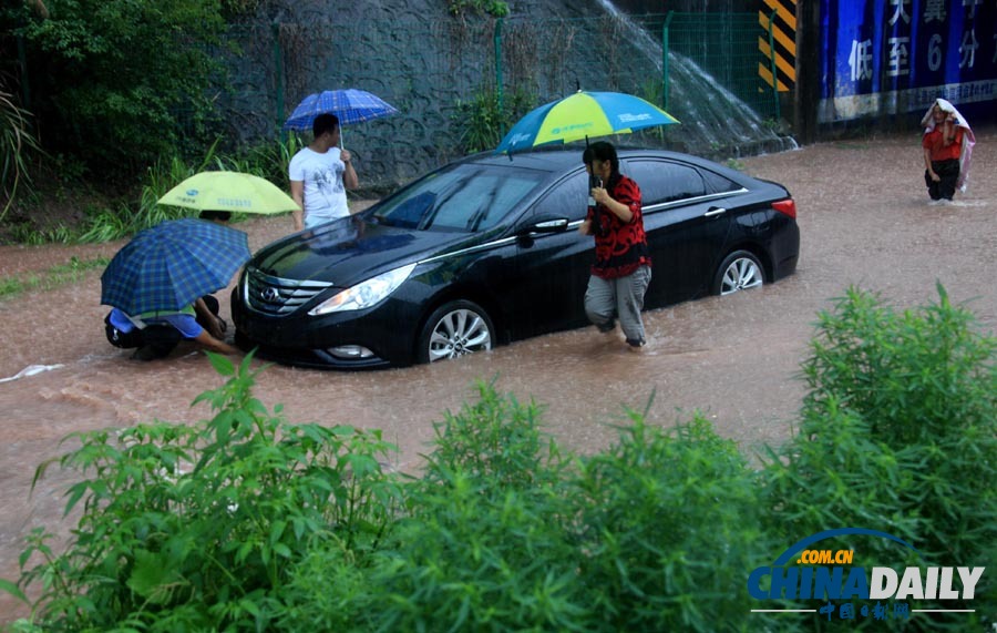 中國日報(bào)聚焦全國各地頻現(xiàn)暴雨