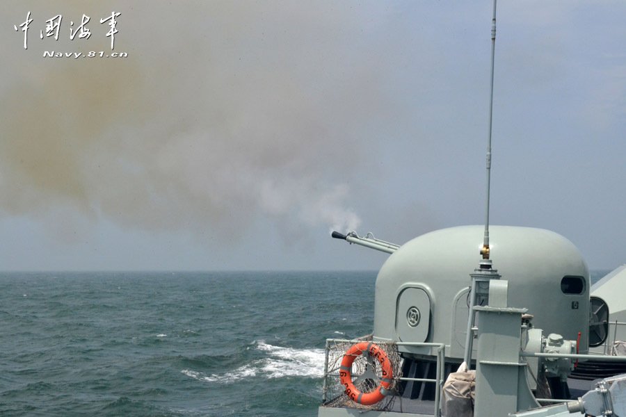 南海艦隊(duì)十余艘艦艇海上集訓(xùn) 實(shí)彈射擊火力兇猛
