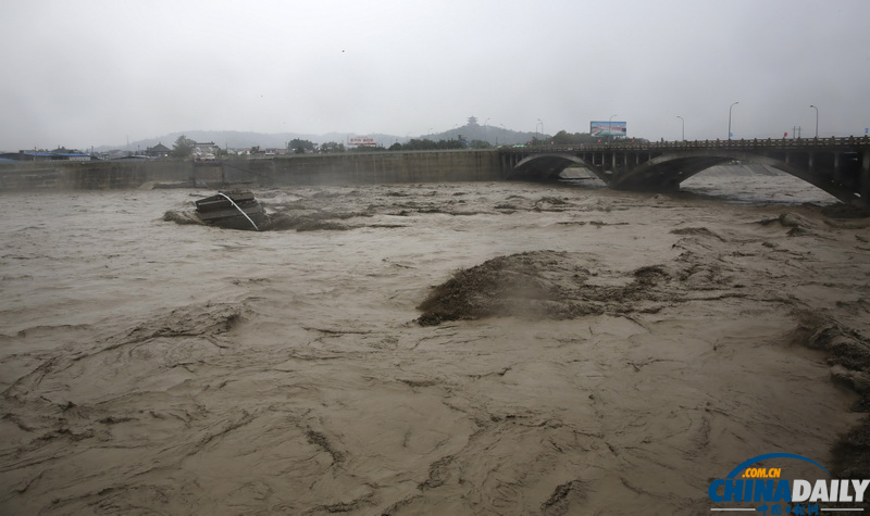 中國(guó)日?qǐng)?bào)聚焦四川暴雨天氣