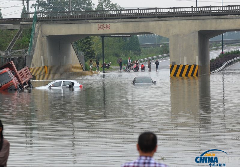 中國日報(bào)聚焦四川暴雨天氣