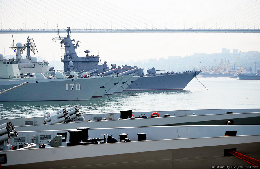威風凜凜：老外拍中國戰(zhàn)艦群威猛集結場面