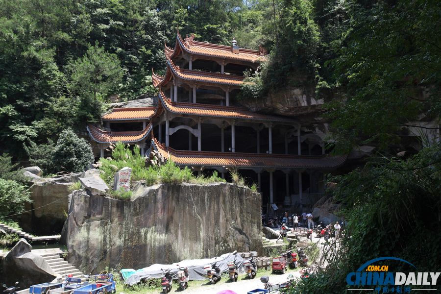 高清：臺(tái)州慈恩寺推出短期出家超千人報(bào)名 住持稱壓力大