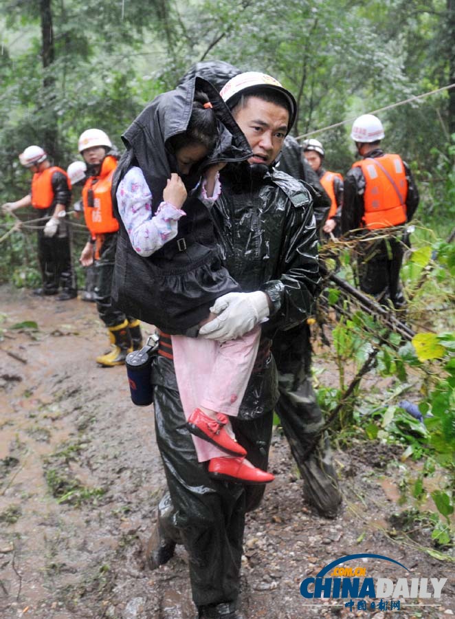 高清直擊：都江堰特大型高位山體滑坡 已確認2人死亡