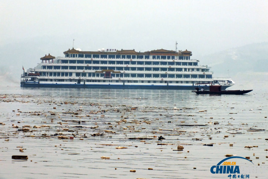 湖北宜昌：三峽水庫又現(xiàn)漂浮垃圾帶
