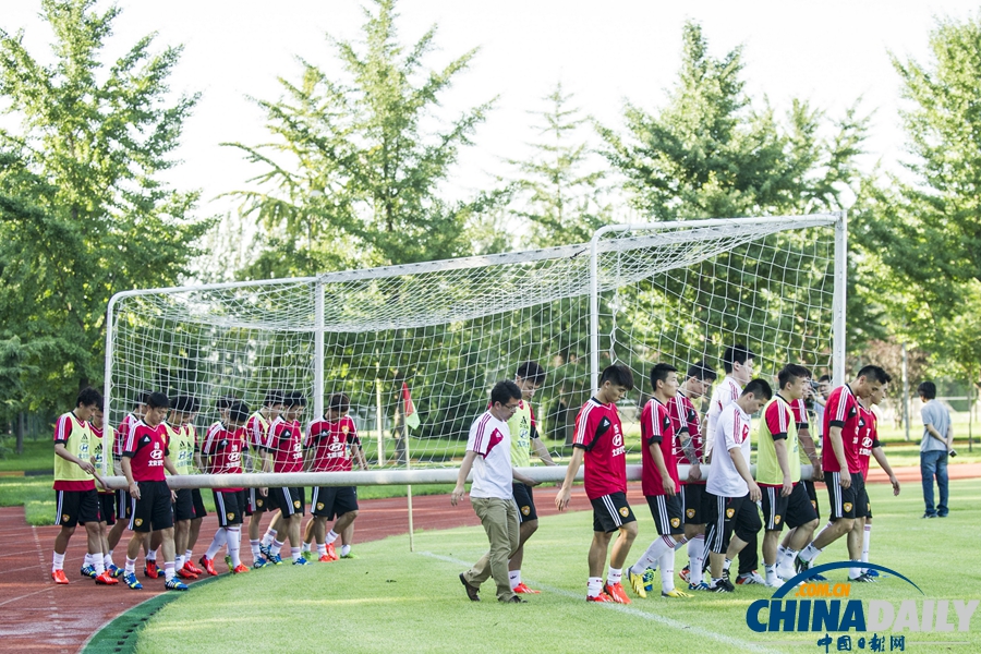 代理主帥傅博首次率國足訓練 備戰(zhàn)東亞杯