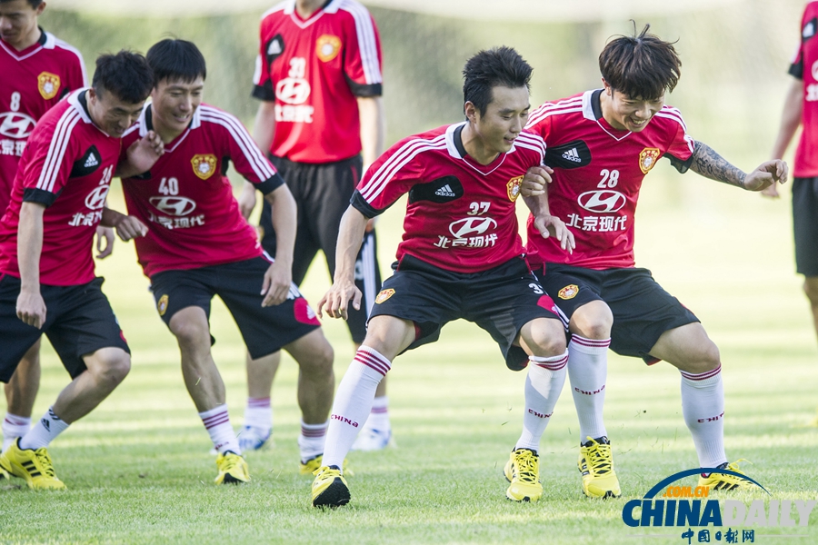 代理主帥傅博首次率國足訓(xùn)練 備戰(zhàn)東亞杯