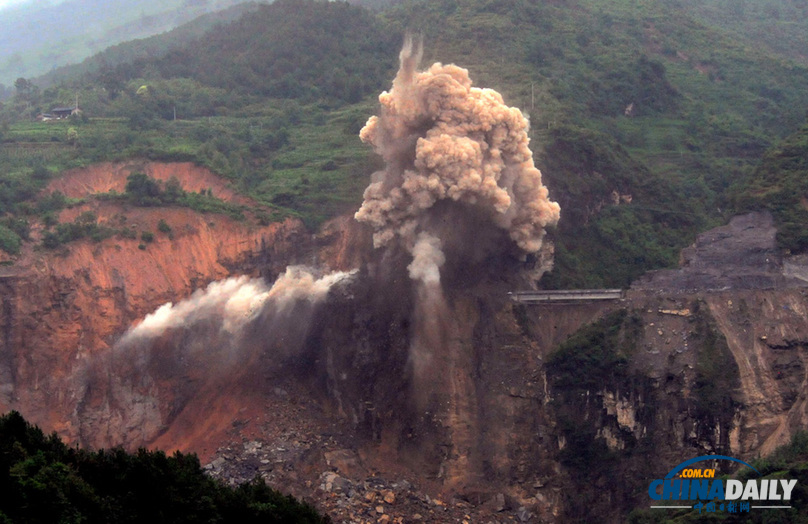 四川漢源三交鄉(xiāng)堰塞湖爆破排險