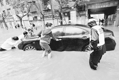 中央氣象臺(tái)繼續(xù)發(fā)布暴雨藍(lán)色預(yù)警 強(qiáng)降雨帶南移至黃淮