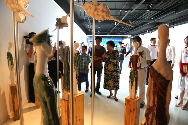 雕塑佳作薈萃 青年學(xué)子折桂——2013第八屆全國高校畢業(yè)生優(yōu)秀雕塑獲獎作品展暨頒獎儀式舉行
