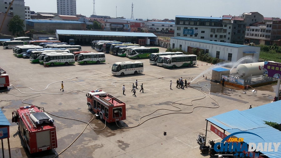 湖北一客運站內(nèi)發(fā)生液化氣槽車泄漏事故 2000余群眾緊急疏散