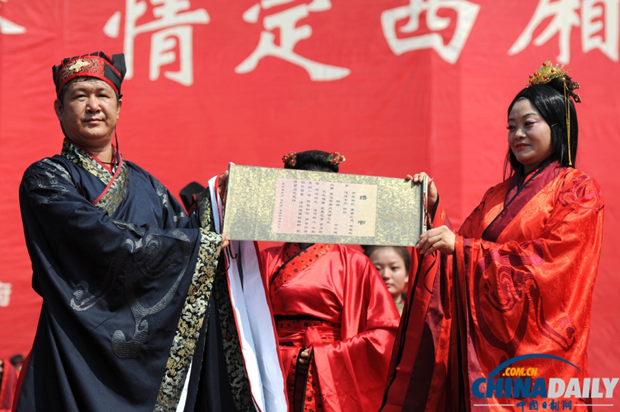山西永濟：“愛情圣地”普救寺“七夕節(jié)”上演漢式婚禮